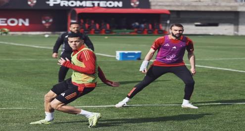 "ارتدى دعامة".. عمر كمال يشارك في مران الأهلي بعد إصابته (صور)